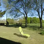Les Demeures De La Laigne Bed and breakfast Allas-Bocage