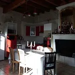B&B Les Demeures De La Laigne 4*