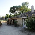 Les Demeures De La Laigne Bed and breakfast Allas-Bocage
