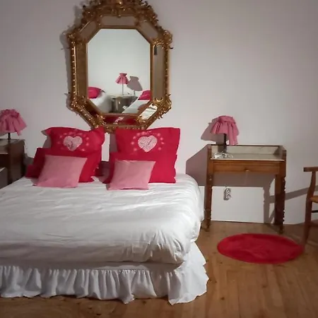 Les Demeures De La Laigne Bed and breakfast Allas-Bocage