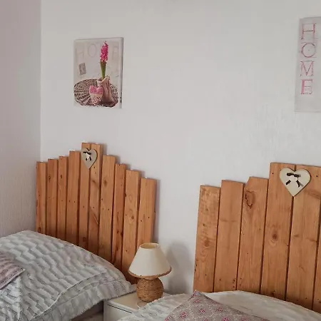 Les Demeures De La Laigne Bed and breakfast