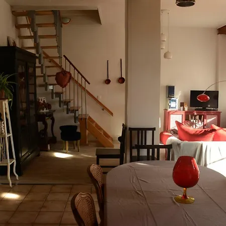 Les Demeures De La Laigne Bed and breakfast Allas-Bocage