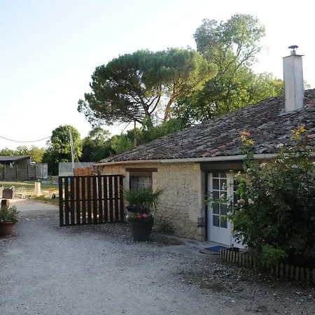 Les Demeures De La Laigne 住宿加早餐酒店 Allas-Bocage