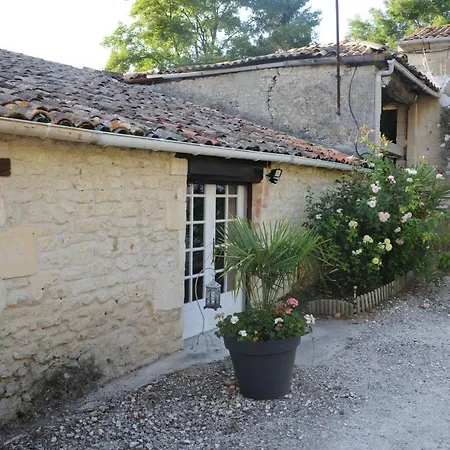 Les Demeures De La Laigne Bed and breakfast *