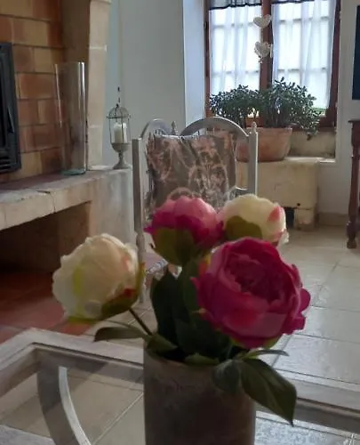 Les Demeures De La Laigne Bed & Breakfast 4*