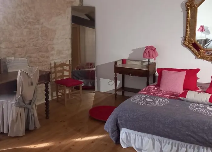 Bed & Breakfast Les Demeures De La Laigne 4*