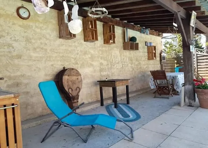 Les Demeures De La Laigne Bed & Breakfast