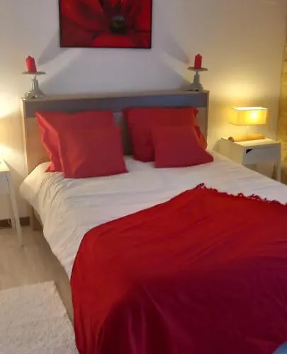 Les Demeures De La Laigne Bed & Breakfast