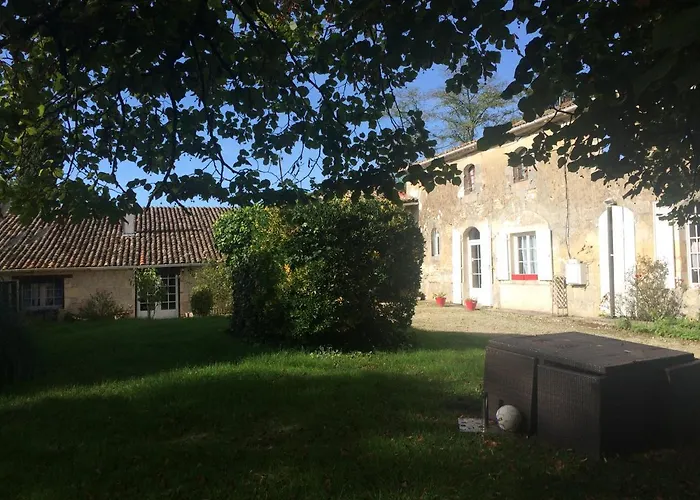 Les Demeures De La Laigne Bed & Breakfast