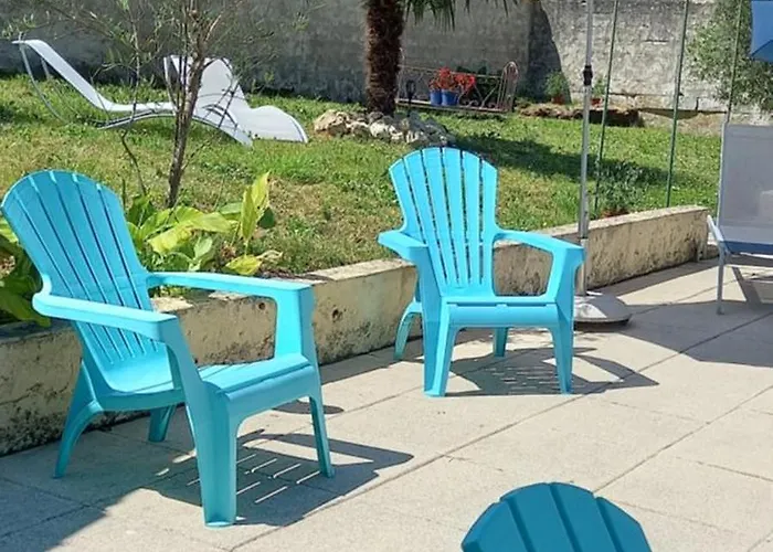 Les Demeures De La Laigne Bed & Breakfast