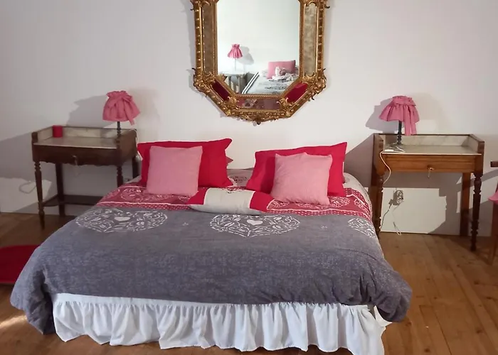 Les Demeures De La Laigne Bed & Breakfast