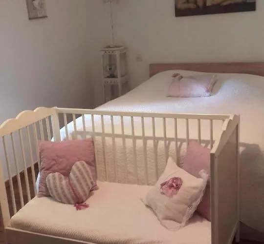 Les Demeures De La Laigne Bed & Breakfast