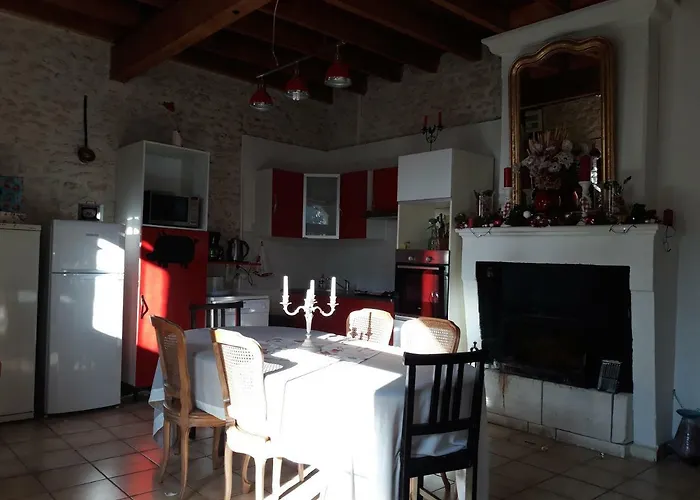 Bed & Breakfast Les Demeures De La Laigne 4*