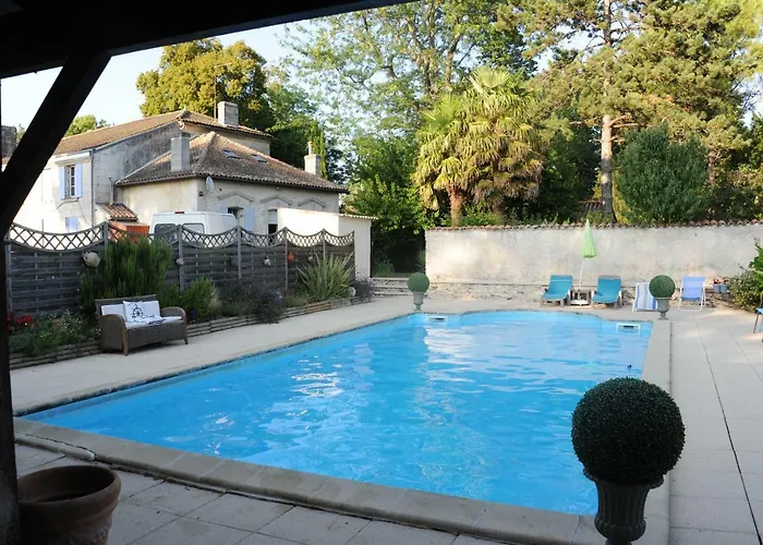 Les Demeures De La Laigne Bed & Breakfast Allas-Bocage